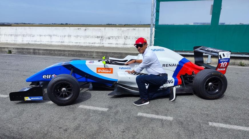 Miguel Gaspar beside his Formula Renault car